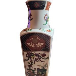 Imagine Japanese vase